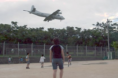普天間第二小学校と大型機_琉球新報 普天間第二小学校と大型機_琉球新報