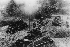 行軍する戦車 行軍する戦車